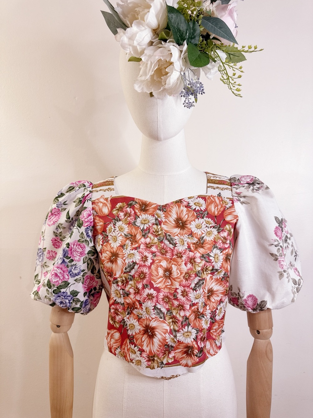 🌸 Tailor-Made Vintage Fabric Floral Cropped Top 🌸